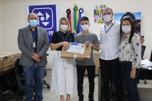 Entrega de Notebook, premiação da redação nota 1000.